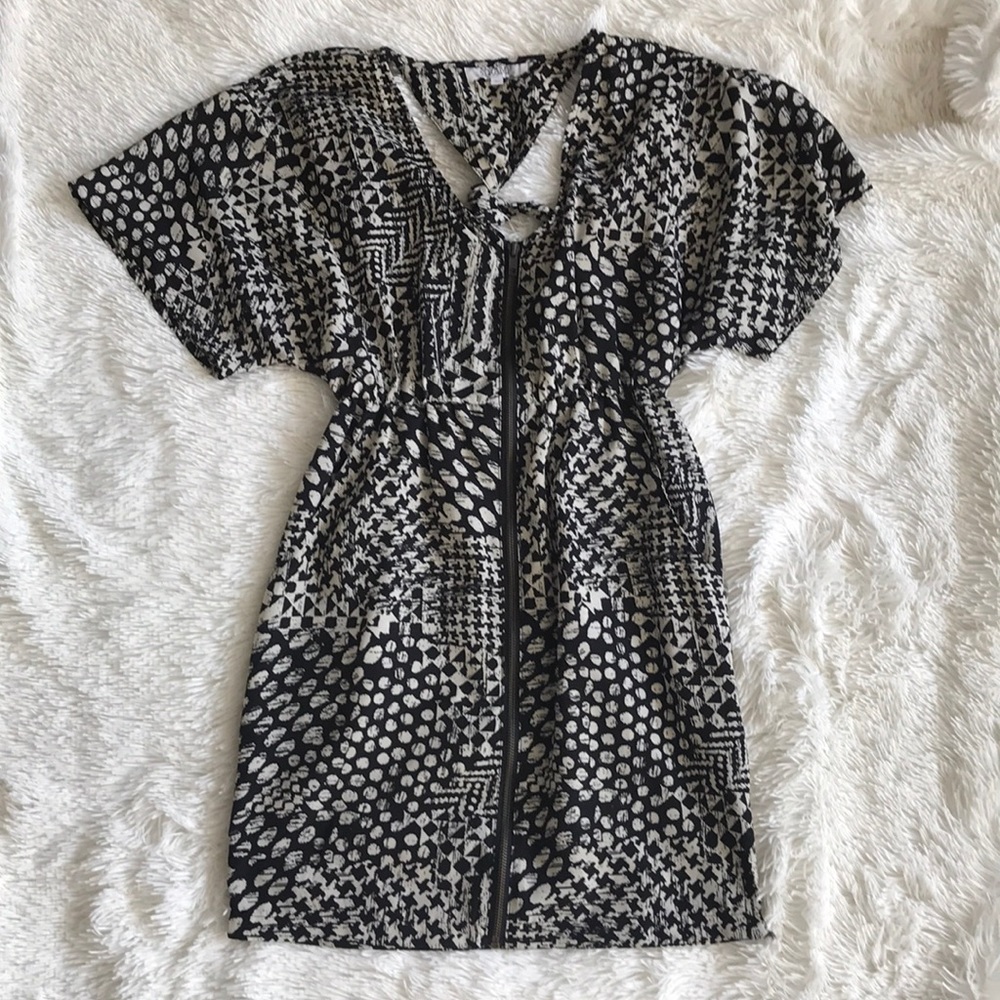Black dress with pockets!